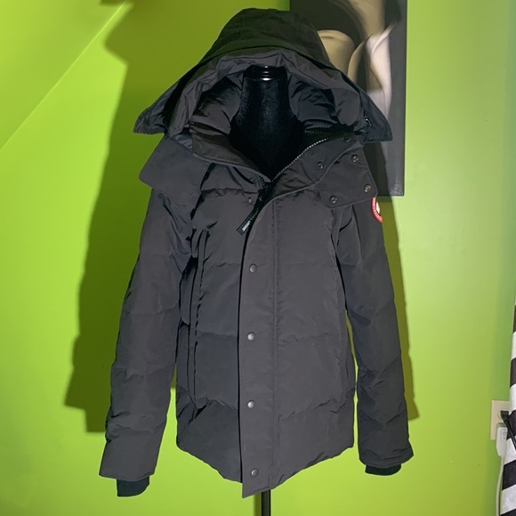 Canada Goose Wyndham Parka with Hood Trim - Picture 3 of 17